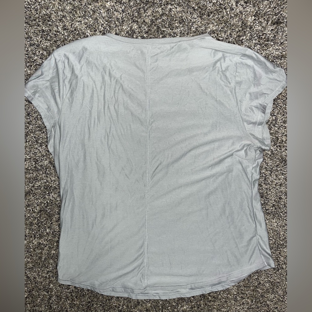 Women's Old Navy Active Tee Gray Size Medium - Picture 6 of 7